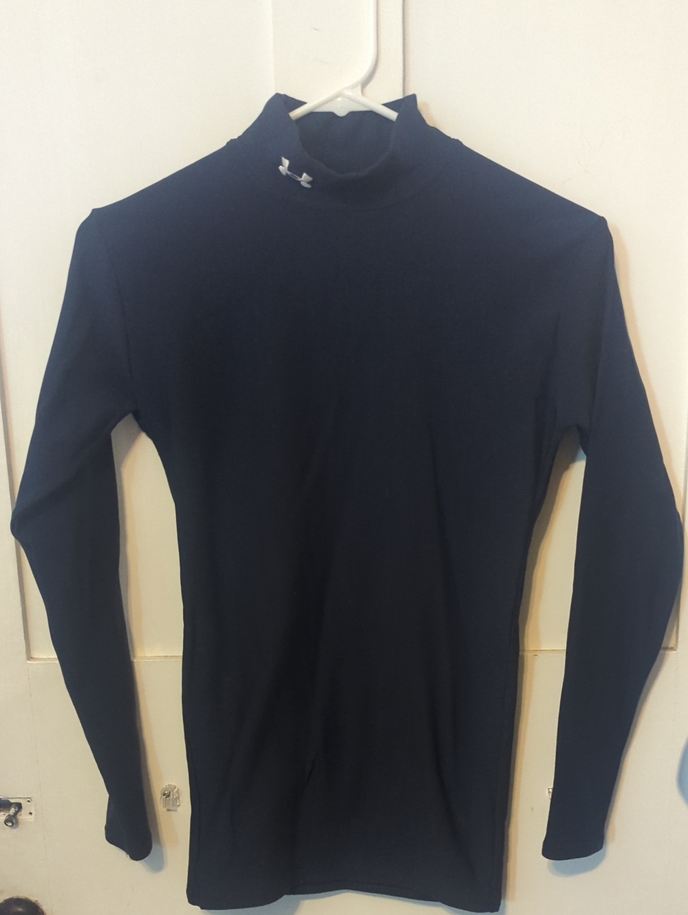 Under Armour navy blue long sleeve cold gear top. Gently used.